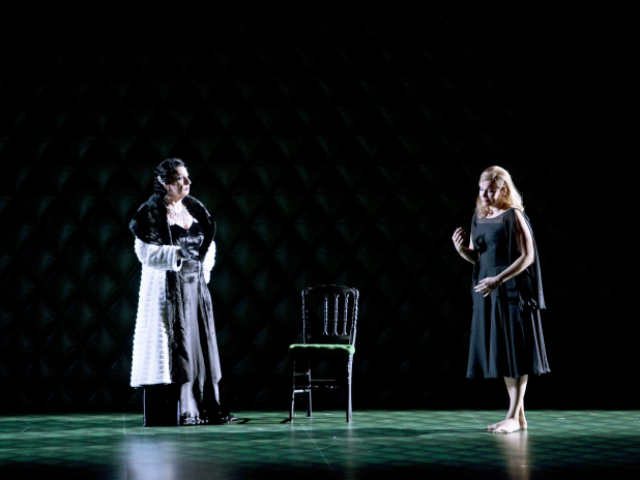 de la opera spot for sopranos de la opera spot for sopranos