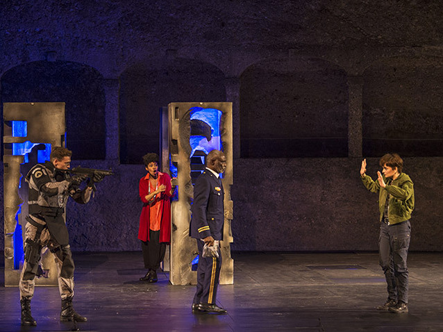 Festival de Salzbourg : une réécriture audacieuse de Titus, qui condamne la guerre par la terreur