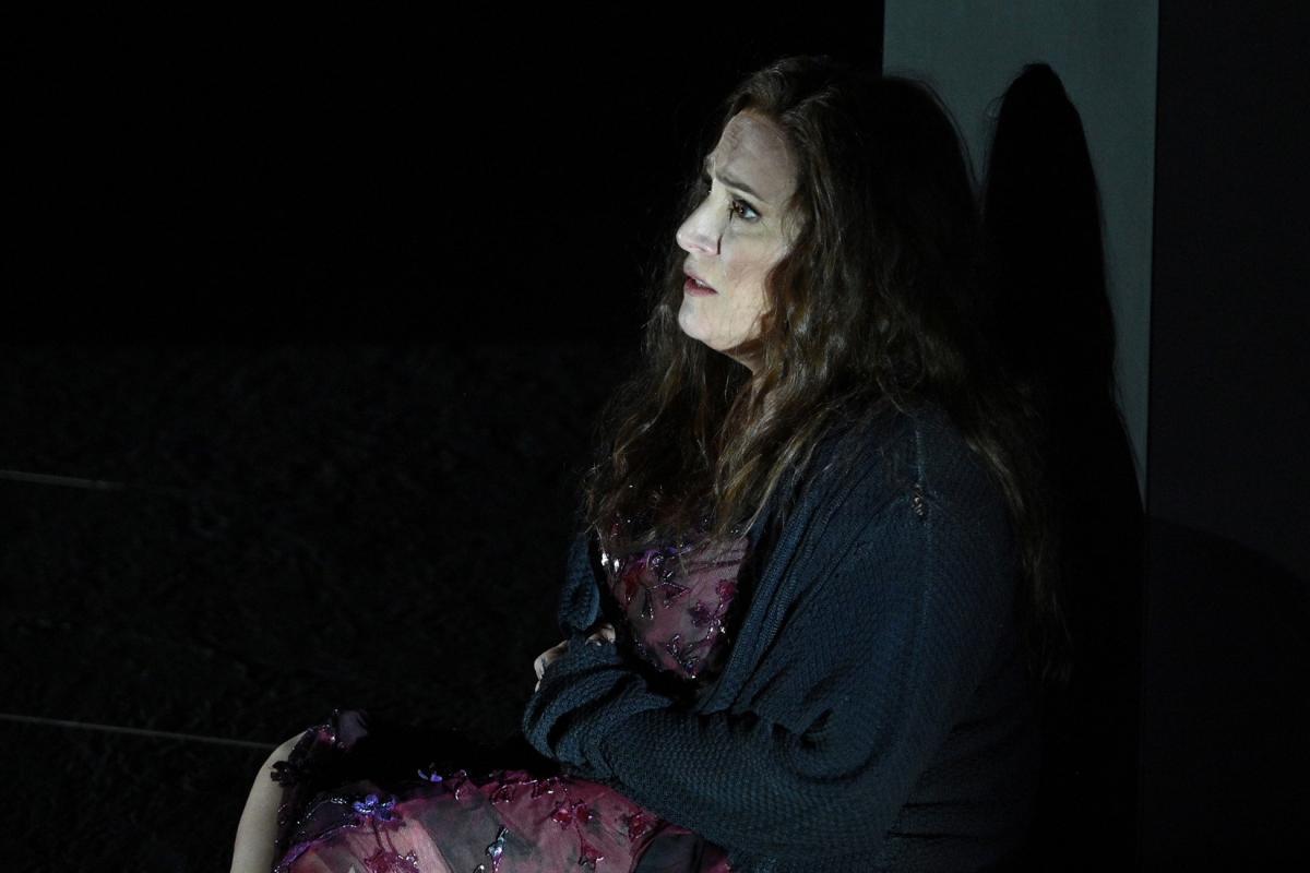 The tragic, dark and terrible beauty of Kàtia Kabànova (Column) | Opera ...