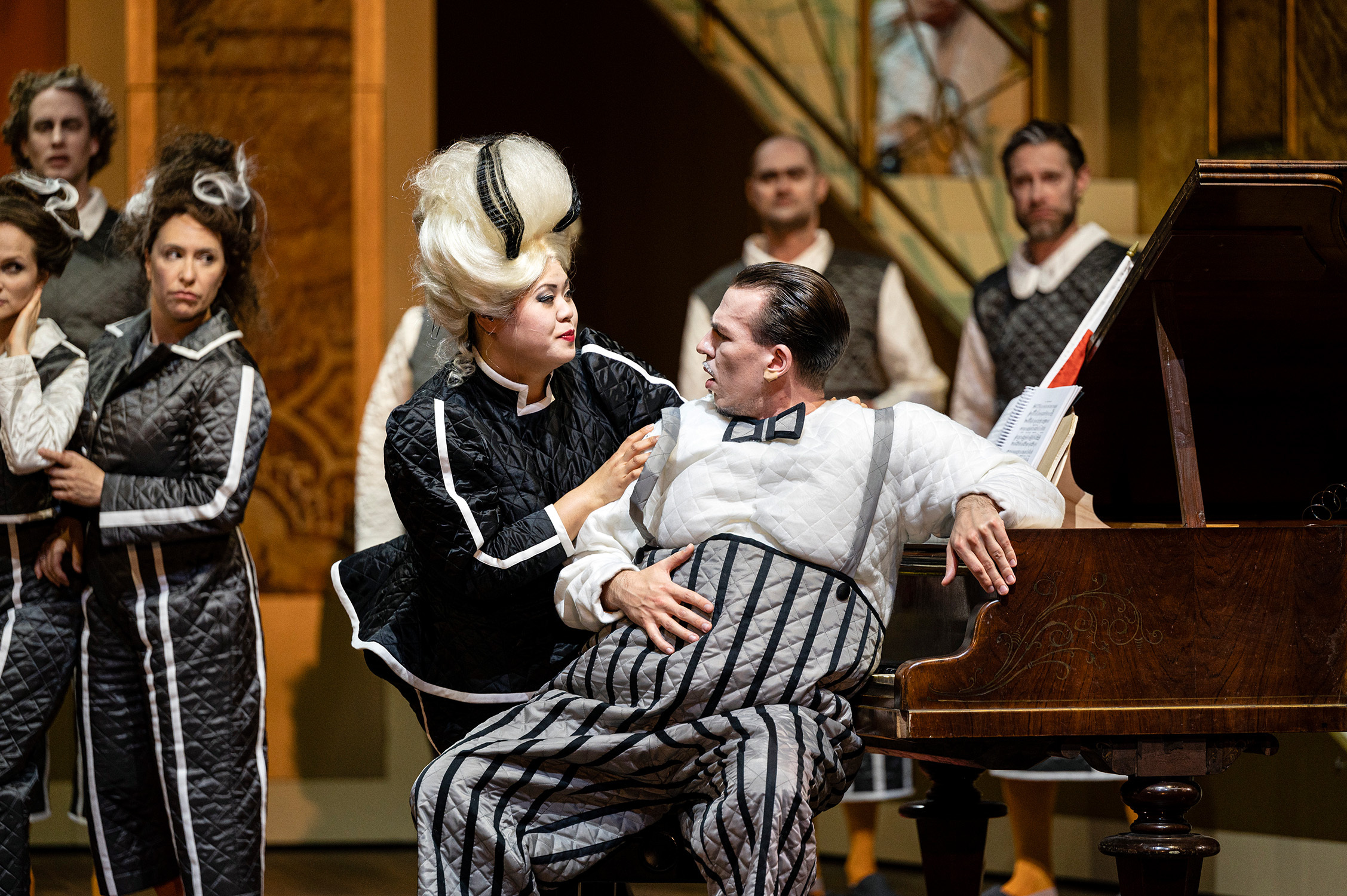 Opernstudio NRW mit einem turbulenten Vergnügen voller Spielwitz und