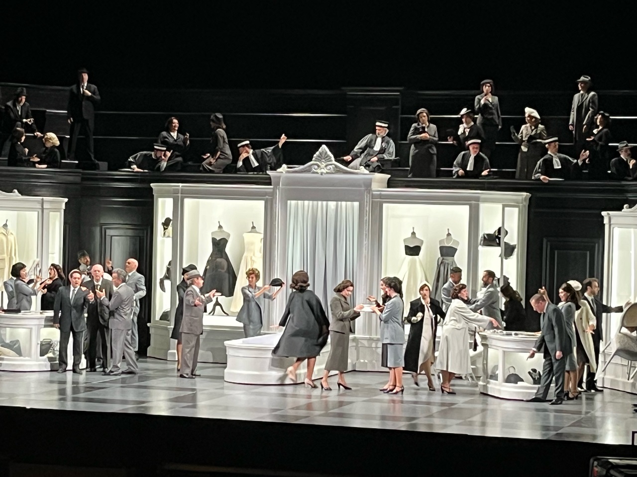 Film und Oper verschmelzen zu einer Handlung in Massenets Manon in ...