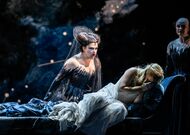 S_kathryn_lewek_as_queen_of_the_night_and_lucy_crowe_as_pamina_in_the_magic_flute__2025_johan_persson