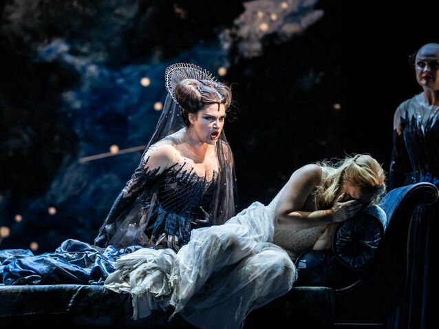 Xl_kathryn_lewek_as_queen_of_the_night_and_lucy_crowe_as_pamina_in_the_magic_flute__2025_johan_persson