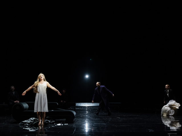 Xl_traviata-_c_darja_stravs_tisu-laibach-3-26-4_