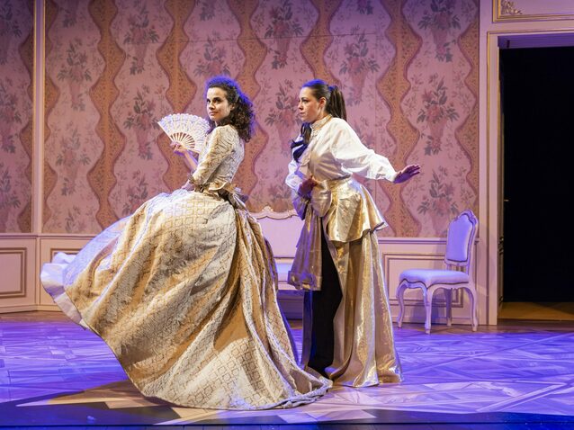 Xl_ssh_marieantoinette_c_erikamayer_e.kanettisch.tzatzaraki-1