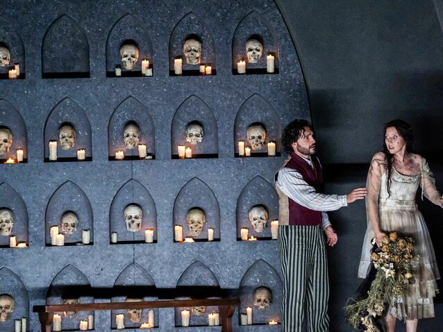 Xl__francesco_demuro_as_lord_arturo_talbo_and_lisette_oropesa_as_elvira_in_richard_jones_s_i_puritani__the_royal_opera__2026_tristram_kenton-9875