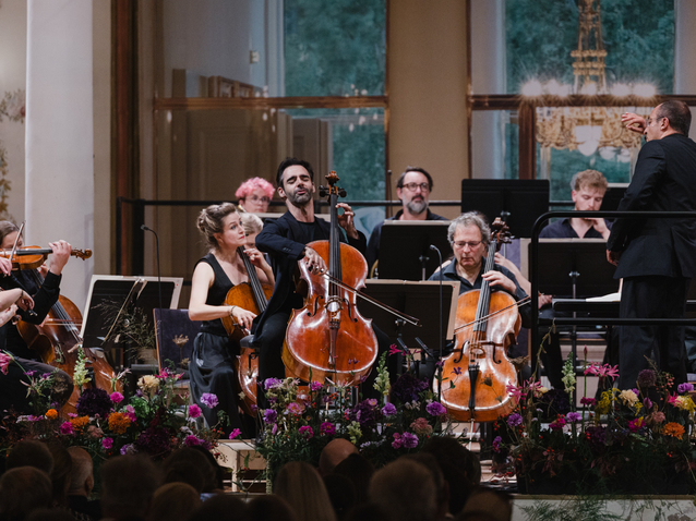Xl_er_ffnungskonzert-herbstgold-2026-cellist-pablo-ferr_ndez-chamber-orchestra-of-europe-mit-dirigent-riccardo-minasi_wearegiving
