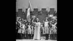 Lily Pons chantant la Marseillaise durant La Fille du Régiment (1942)