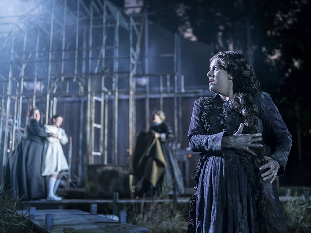 Xl_elin_pritchard_as_miss_jessel._photo_johan_persson.__2_