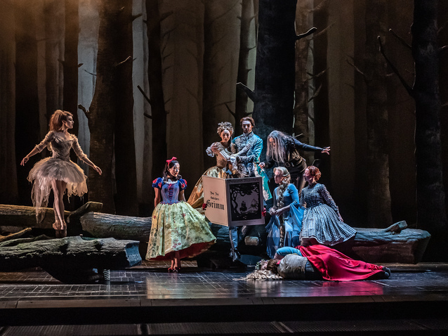 Xl_1694_hansel_and_gretel_production_image__c__roh__2018._photographed_by_clive_barda
