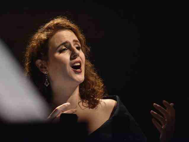 Xl__dsc6965_les_ombres_eva_zaicik_recital_bougie2_fest_amb_02102020___bertrand_pichene-ccr_ambronay