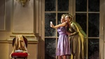 Julie Boulianne (Dorabella), Jennifer Davis (Fiodiligi), Cosi fan Tutte © 2022 ROH Ph by Tristram Kenton