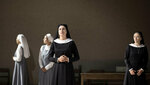 Il trittico · Suor Angelica 2022: Asmik Grigorian (Suor Angelica), Giulia Semenzato (Suor Genovieffa) © SF / Monika Rittershaus