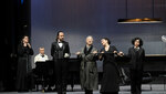 Il barbiere di Siviglia 2022: Edgardo Rocha (Il Conte d’Almaviva), Arturo Brachetti, Max Sahliger (Ambrogio), Alessandro Corbelli (Bartolo), Cecilia Bartoli (Rosina), Rebeca Olvera (Berta) © SF / Monika Rittershaus