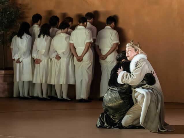 Mireille Asselin as Arianna and Keri Fuge as Anastasio in Giustino ©2025 Marc Brenner