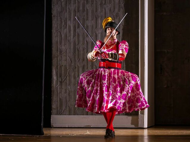 William Thomas, ENO’s Partenope 2025 © Lloyd Winters