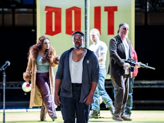 Danielle de Niese, Kenneth Kellogg, Alex Otterburn, Mark Le Brocq, ENO’s Rise and Fall of the City of Mahagonny 2026 © Tristram Kenton