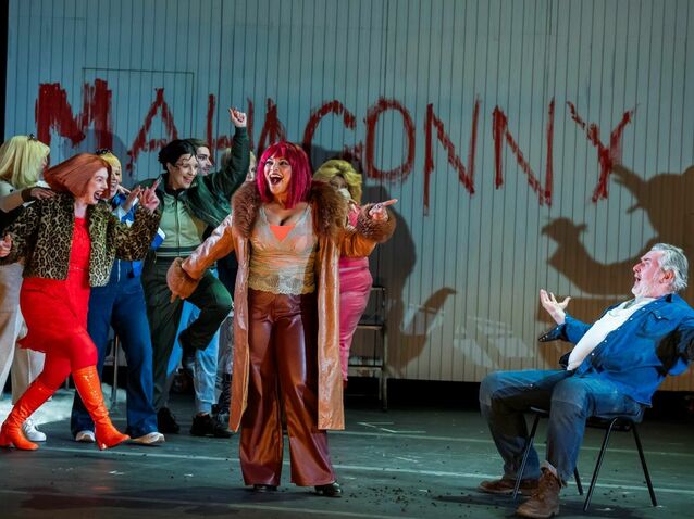 Danielle de Niese, Simon O'Neill and the Cast of ENO’s Rise and Fall of the City of Mahagonny 2026 © Tristram Kenton