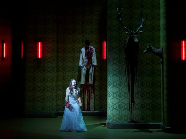 Lucie de Lammermoor à l'Opéra-Comique, Sabine Devieilhe (Lucie Ashton), Sahy Ratia (Lord Arthur Bucklaw) © Herwig Prammer